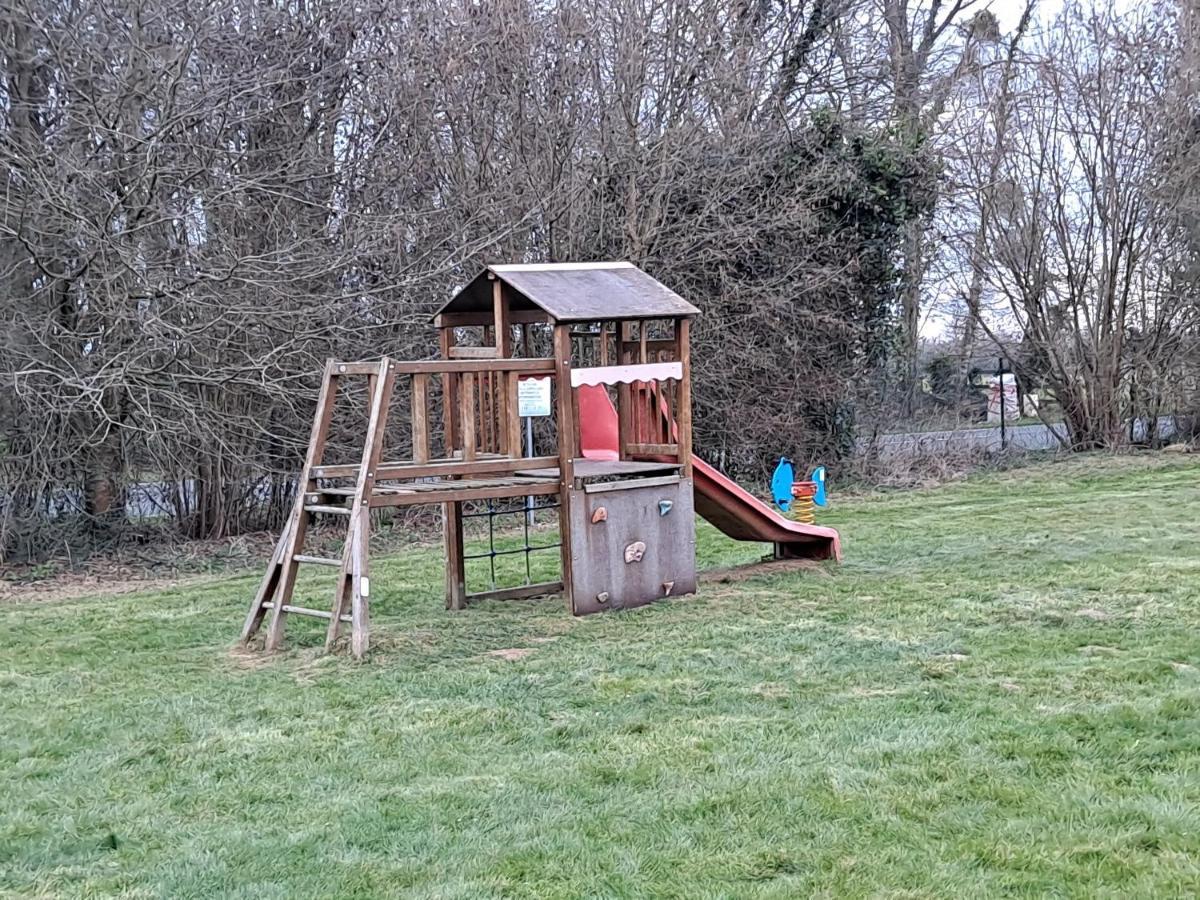 Appartement De la détente dans ce coin de campagne. à Équemauville Extérieur photo